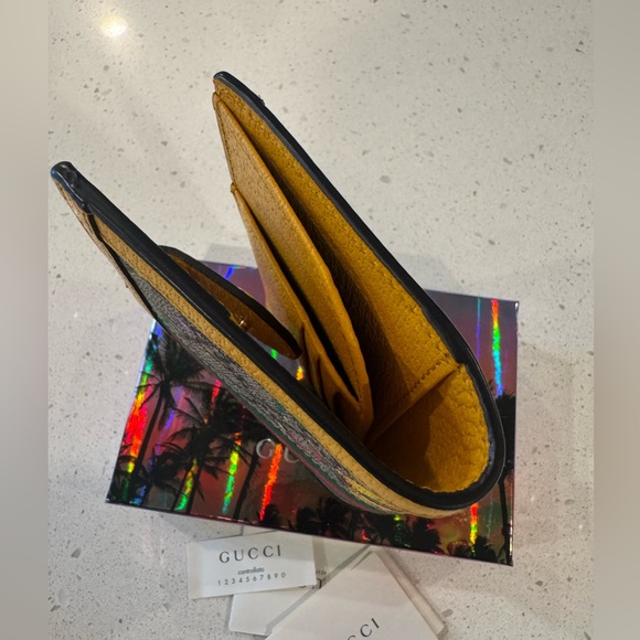 GUCCI Flora Passport Holder wallet - Picture 3 of 6